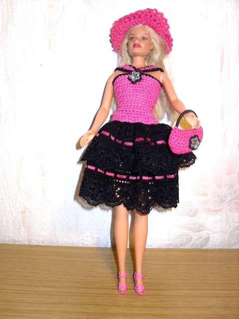 Robe en crochet et dentelle noire/fuchsia pour poupée Barbie + accessoires