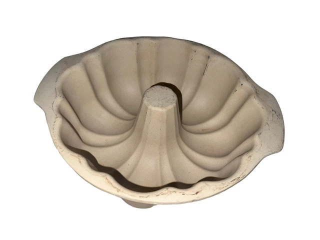 The Pampered Chef Family Heritage Stoneware 10" Bundt Baking Fluted Cake Pan The Pampered Chef Family Heritage Stoneware 10" Bundt Baking Fluted Cake Pan