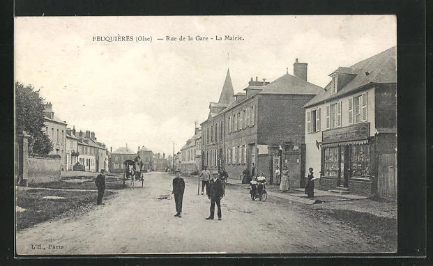 CPA Feuquiéres, Rue de la Gare et la Mairie