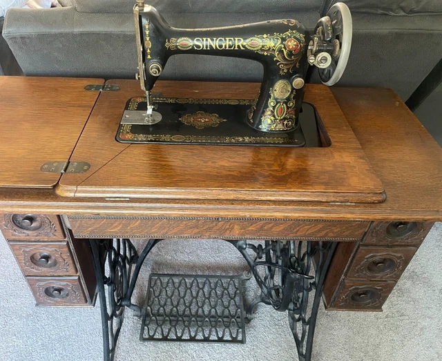 Antique Singer Sewing Machine with 6 drawer Table  #G2395101 Manufactured 1912