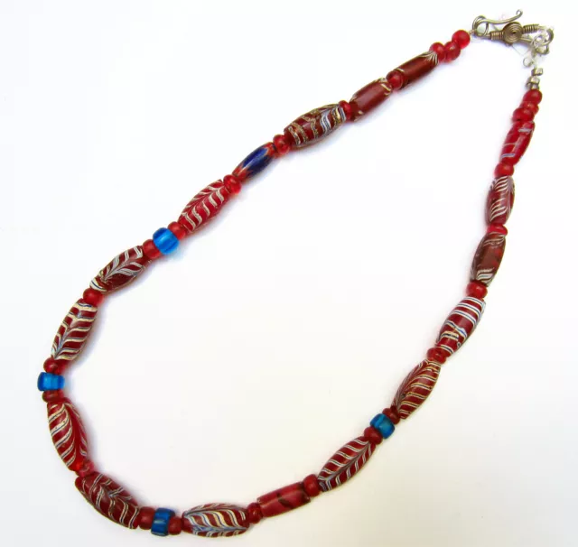 Antique Collier Molten Glass Antique from Venice Red Blue India 18e