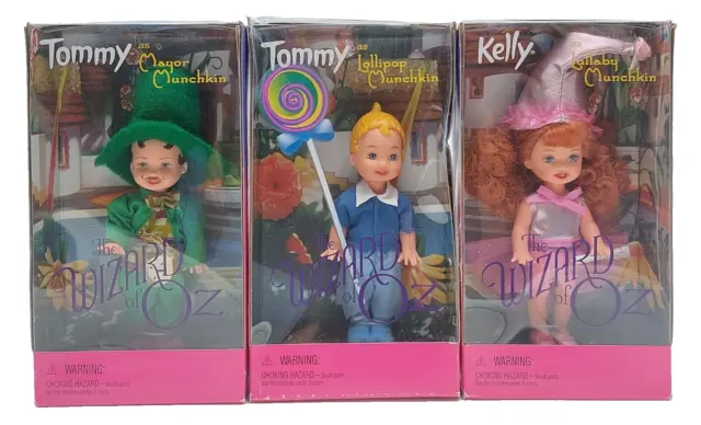 3x 1999 Mattel The Wizard of Oz Munchkin Tommy & Kelly Barbie Puppe, 25823, NrfB