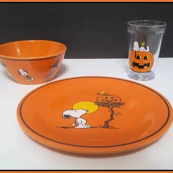 NUEVO Williams Sonoma CACAHUETES Halloween Niños Melamina 3 PIEZAS Juego de Vajilla Snoopy