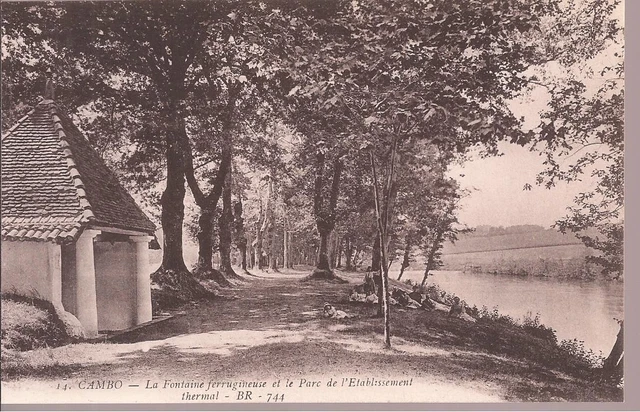 Cpa 64 Cambo.  La Fontaine Ferrugineuse Et Le Parc. .Br N°744 ...Non Ecrite  Tbe