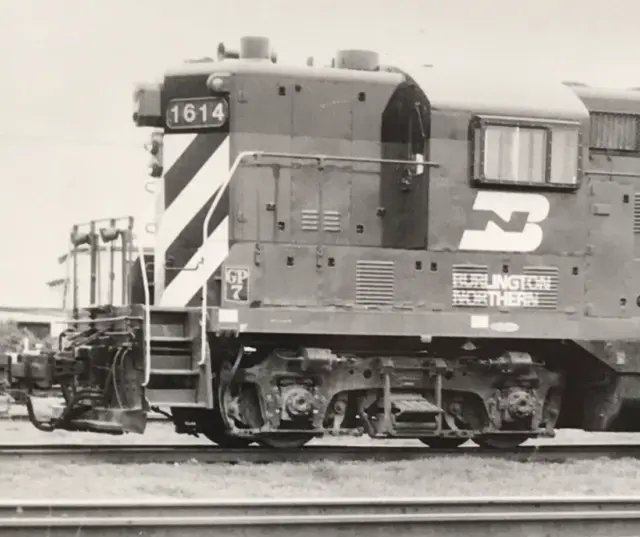 Burlington Northern Railroad BN #1614 GP-7 Electromotive Train Photo Eola IL