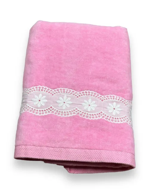 Vintage The Avanti Look 1978 Light Pink White Lace Trim Bath Towel USA 24x49”