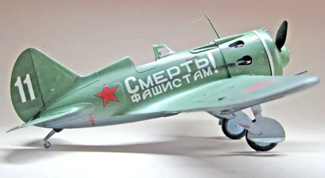 aereo modello scala 1:48 assemblato con Kit Eduard Polikarpov I-16 type 24