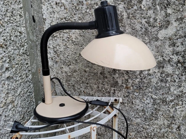Ancienne lampe de bureau vintage métallique, administration, style industriel
