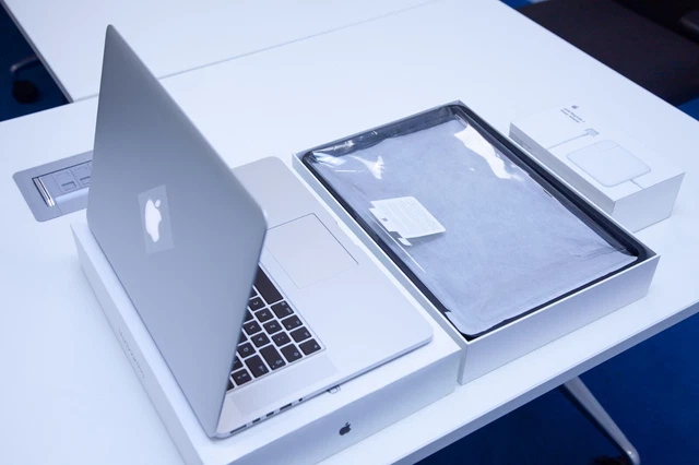 Apple MacBook Pro 15 2.8GHz 4.0GHz 4TB/1TB 2015 New Screen+Casing+Battery+Logic+