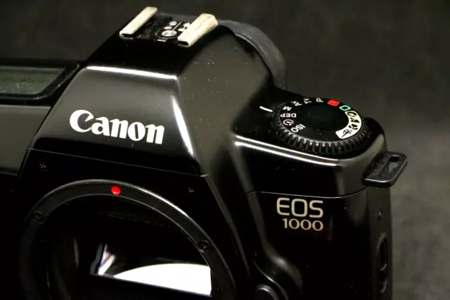 Canon EOS 1000 Spiegelreflexkamera Gehäuse + Bedienungsanleitung - Analogkamera