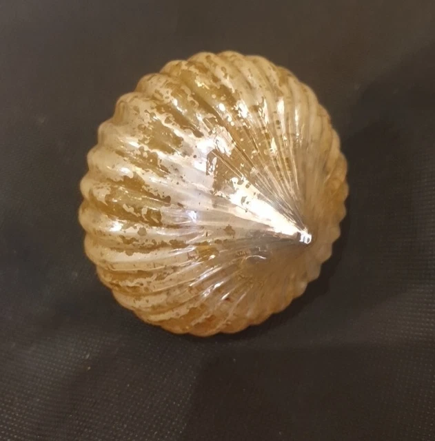 ancienne grosse boule de noel en verre eglomisé mercurisé 8
