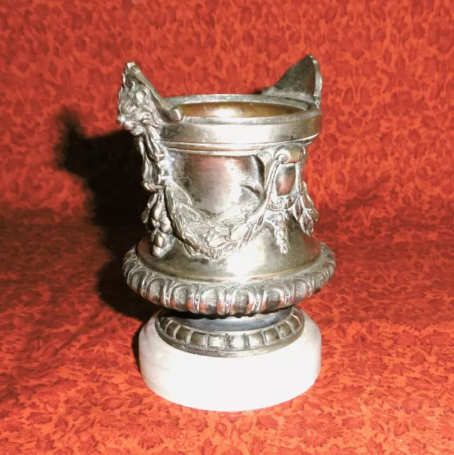 Petit vase de forme Médicis en bronze argenté d'époque fin XIXème.