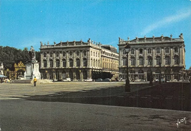 NANCY - Place Stanislas - le Théâtre et le Grand Hôtel