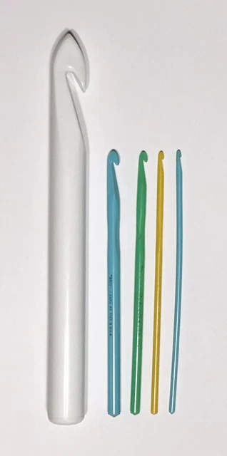 5 VTG Plastic Boye Crochet Hooks Baby Blue Yellow Jadeite Green E F H J Set Lot