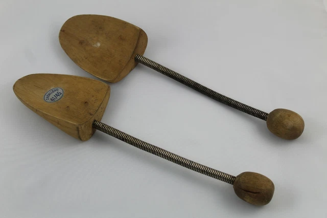 Vintage bois Un jeu de formes ancien à chaussures 39 piece en cuir