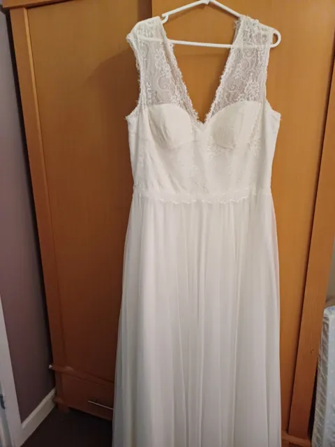 BRAND NEW WEDDING DRESS size 20