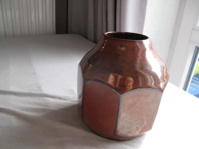 Studio Art Deco Keramik 8-Seitige Vase mit irisierender Glasur H.12cm