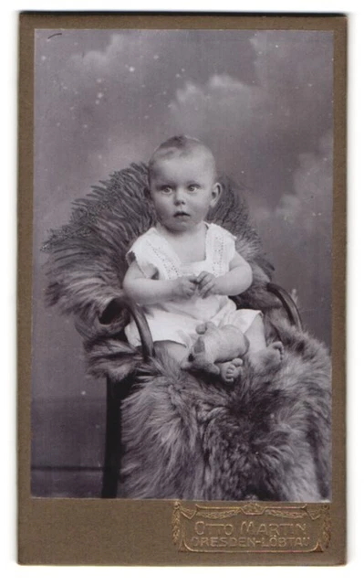 Fotografie Otto Martin, Dresden-Löbtau, Reisewitzerstr. 18, Kleinkind in weißem