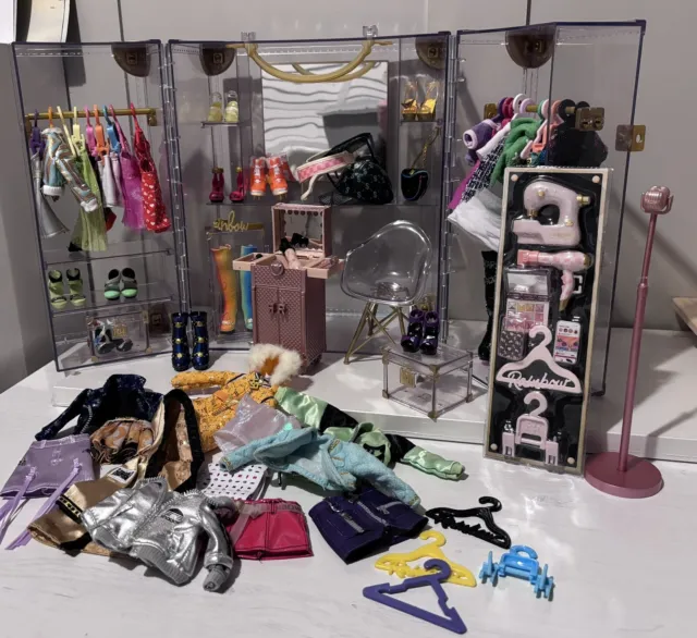 Rainbow High Deluxe Fashion Closet With Lots of Extra Clothing & Accessories