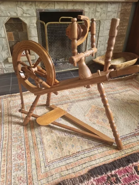 Vintage Large Oak Single Treadle Spinning Wheel.