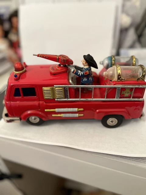 Jouets en tôle - Camion de pompiers - Service d'incendie japonais SSS - Années 1950/60 - France Jouets en tôle - Camion de pompiers - Service d'incendie japonais SSS - Années 1950/60 - France
