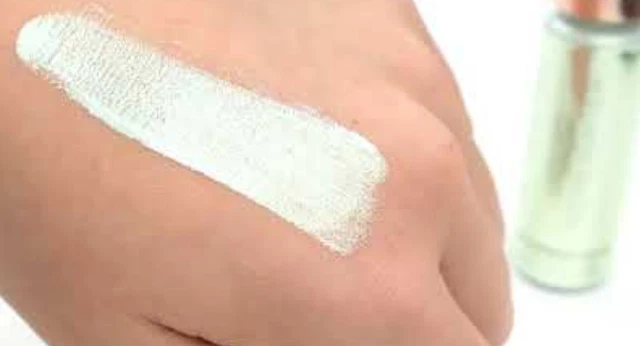 Destacador líquido MAKEUP REVOLUTION - crema iluminadora verde metálico como nuevo