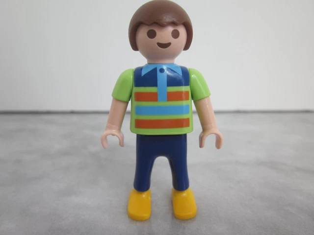 Figurine Playmobil Garçon Avec Skateboard, T-shirt Et Sandales - Occasion