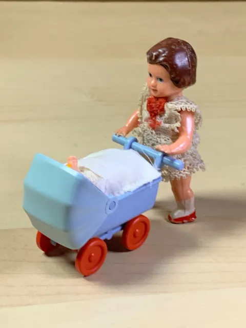 Alte ARI Puppe mit Puppenwagen Puppenstube 3