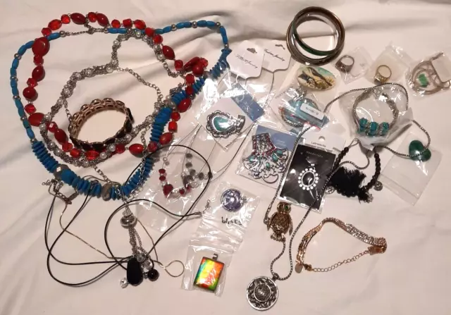 Bulk Lot Costume Jewlery Necklace Bracelet Pendant Rings Over 30 Pieces