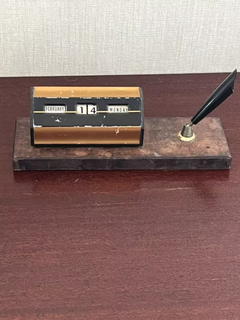 Vintage Perpetual Desk Calendar Pen Holder