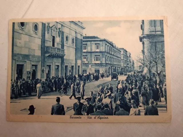 Cartolina di Taranto. Via d'Aquino.Animatissima Perfetta e viaggiata