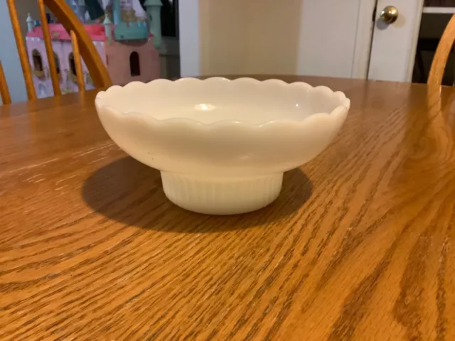 E O Brody Cleveland Ohio USA White Milk Glass Bowl Scalloped Edge M2000