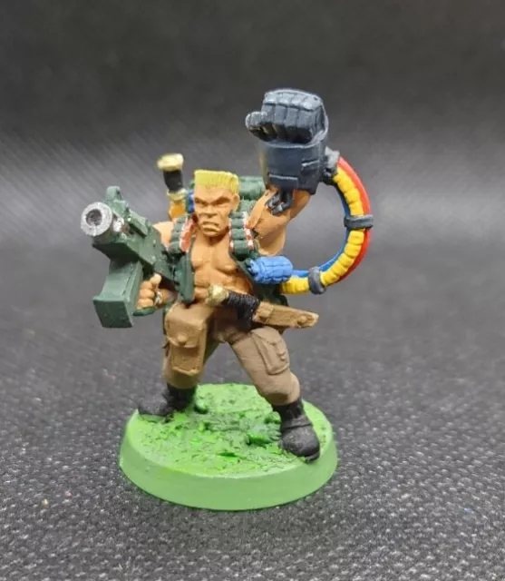 Warhammer 40k Imperial Guard Catachan Dschungelkämpfer Kapitän mit Powerfaust