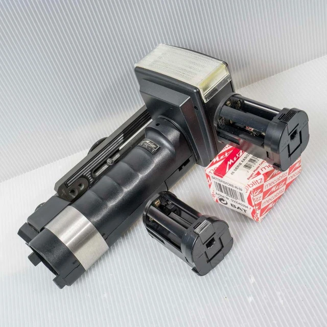 Metz Mecablitz 45CL-1 Handle Mounted Flash Hammerhead w/ Extra Battery Holder
