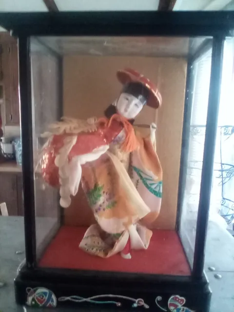 Japaness doll in glass wooden case