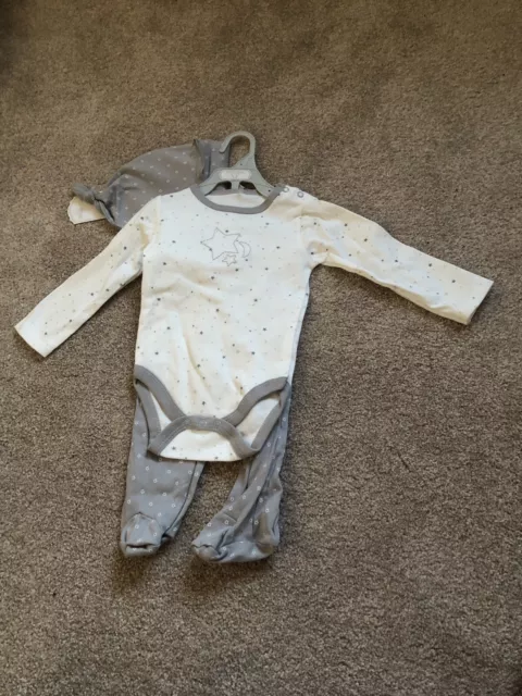 2x KYLE & DEENA White & Grey Star Print 3 Pieces Set  6-9 Months
