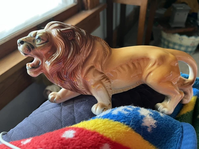 Vintage Japan Lion Ceramic Figurine Nice Coloring Detail Roaring RARE side view