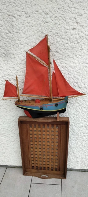 BATEAU VOILIER DE BASSIN COQUE BORDA LE CHAT
