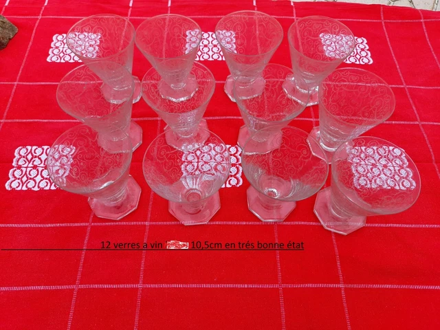 (baccarat- saint louis) ancien service de verres en cristal gravé  1930 art déco