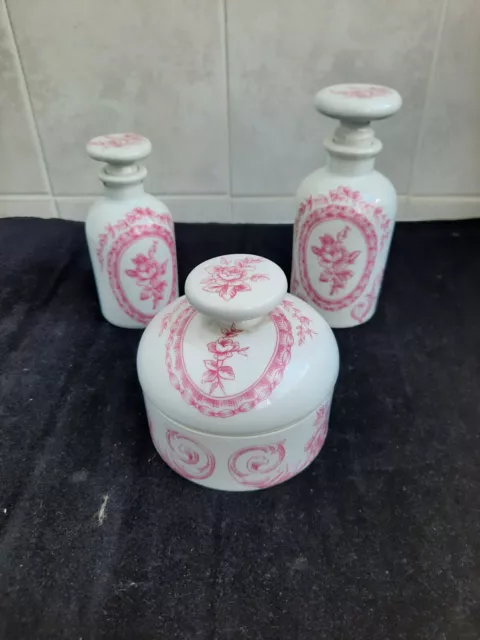 lot 2 flacon et 1 boite à poudre  en porcelaine de paris