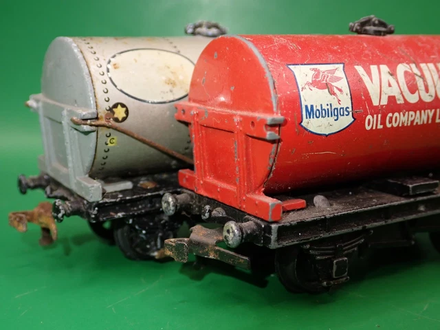 Pair of OO Gauge Hornby Dublo Tank Wagons 32083 Vacuum Oil 32081 Esso (K69)