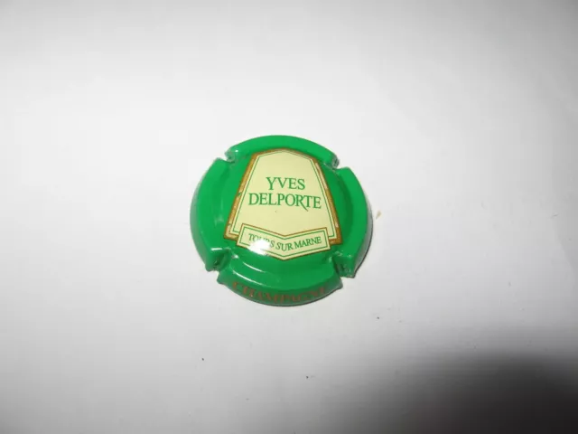1 capsule de champagne Delporte Yves N°15b contour vert clair