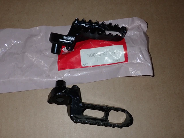 Honda CR250 86-87 CR500 87-88  NOS OEM Footpeg SET 50616-KS7-700 50642-KS7-700