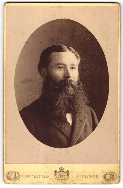 Fotografie Otto Reitmayer, München, Portrait bürgerlicher Herr im Anzug mit Vol