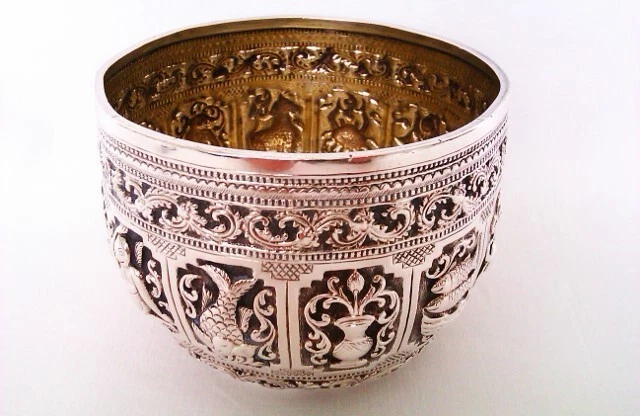 Extremely Rare & Beautifully Embossed Solid Silver Georgian Zodiac Bowl c1810