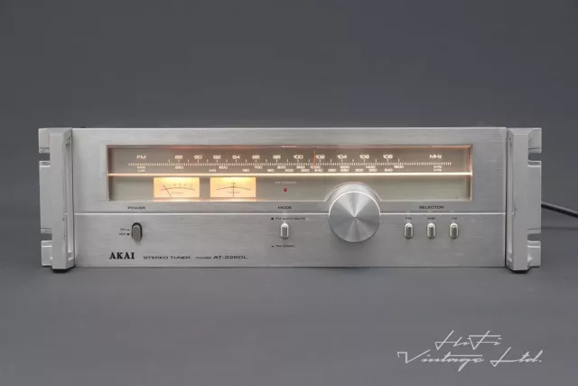 Akai AT-2250L FM/AM Stereo Tuner mit Griffen HiFi Vintage