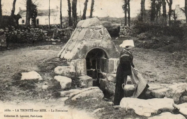 CPA 56 - LA TRINITE SUR MER (Morbihan) - 2680. La Fontaine (animée)