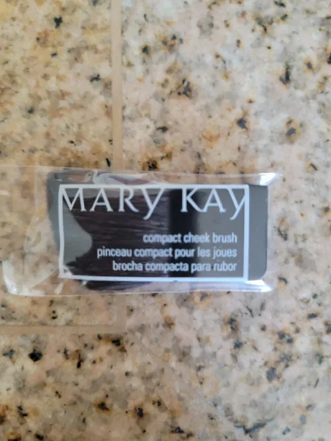 Mary Kay Mineral CHEEK BLUSH Brush  Mini NEW  SEALED TOTAL OF ITEMS 62