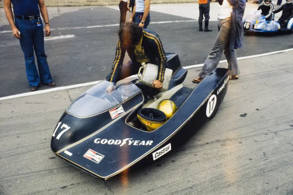 The CAT sidecar of Rudi Kurth Dane Rowe is refuelled 1976 Motorcycle Old Photo