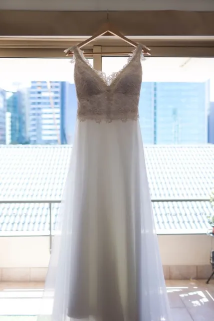Karen Willis Holmes Wedding dress size 8